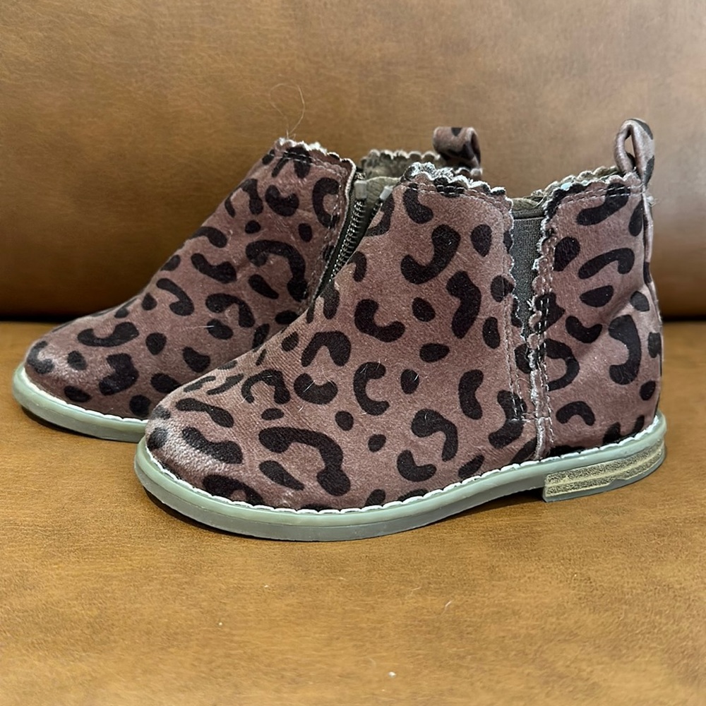 Gap Kids leopard print booties, size 7